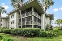 Beautifully furnished 3rd floor corner condo W/ view!