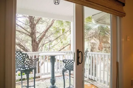 Downtown Sanctuary - the perfect location in Ocean Springs!