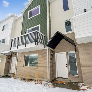 Perfect for multiple families, close to Lagoon and everything!