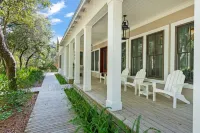Next to Seaside! Luxury Finishes. Small Dogs Allowed. Heated Pool. Bikes. Beach! - 4-Star
