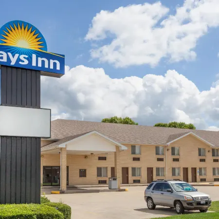 Days Inn & Suites by Wyndham Gonzales TX