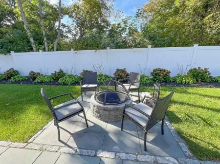 COZY 3 BR/2 BA CAPE COD IN QUIET NEIGHBORHOOD. CLOSE TO OB CENTER AND LAGOON. Отели рядом с достопримечательностью «ЙМКА Мартас-Винъярд»