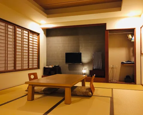 Marufuku Ryokan 橫手市酒店