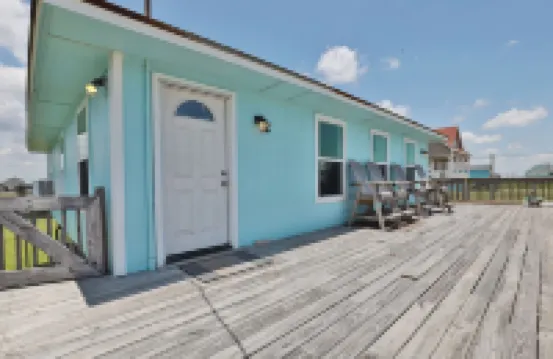 Open plan house w/ close Beach Access & both Ocean & Bay Views