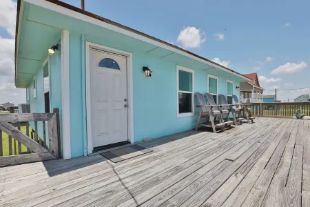 Open plan house w/ close Beach Access & both Ocean & Bay Views