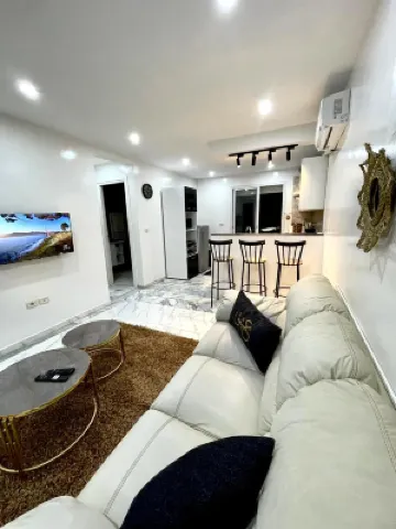 Cozy 1BR Retreat, Steps to Sand