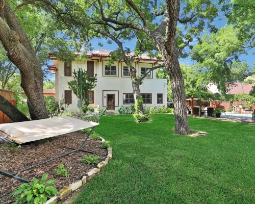 The Lancaster Manor B&B Hotels in Cooke County