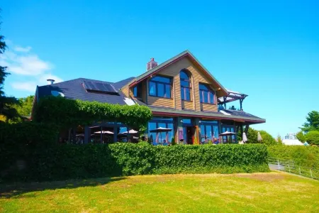 Spinnakers Brewpub & Guesthouses Отели рядом с достопримечательностью «Парк штата Голдстрим»