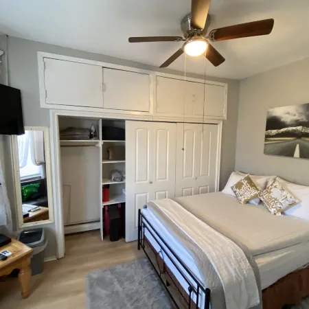 Charming 2 Bedrooms apt One step to NYC