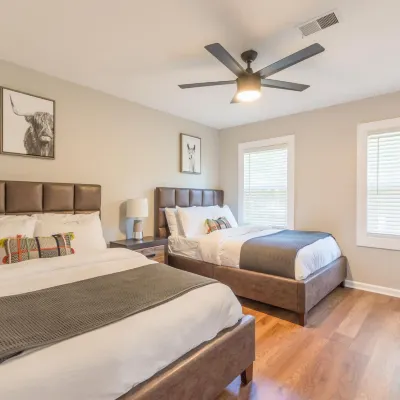 Beautiful & Large Newly Renovated 5 Bedroom House. - Holiday bungalows