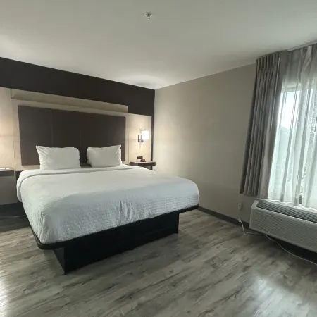 Quality Inn & Suites at Airport Blvd I-65