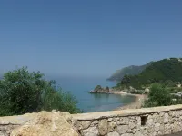 "Διαμερίσματα-στούντιο με πισίνα και θέα στη θάλασσα - Παραλία Πέλεκα" - 4-Star