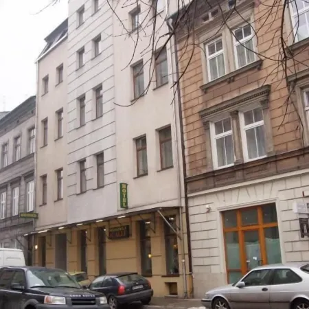 Hotel Alef Отели рядом с достопримечательностью «Синагога Ремуха»