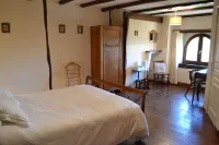 L'ENVERS CHAMBRES D'HOTES Hôtels à : Le Vigeant