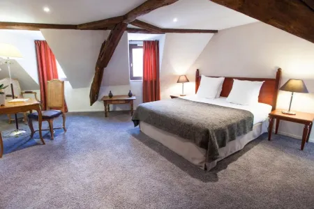 Hotel Athanor Centre Отели рядом с достопримечательностью «Musee des Beaux-Arts et Musee Marey»