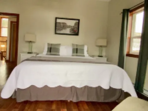 Wesbert Winery & Guest Suites Hotels in Penticton