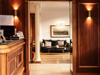 フロントデスク ホテル ダービー エッフェルの写真