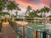 Coral Sands Beachfront Resort Hotels in Trinity Beach