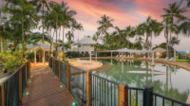 Coral Sands Beachfront Resort