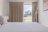 Main Beach Apartments - Apartments