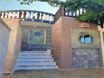 Entire Private Suite Sea Full View with Balcony, Shared Pool and Air Conditionin