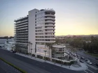Waldorf Astoria Beverly Hills Hotels near The Golden Triangle
