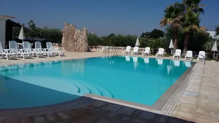 I Trulli Del Nonno Michele Отели рядом с достопримечательностью «Trullo Sovrano»