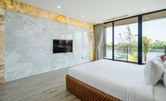Deluxe Riverfront Pool Villas Danang
