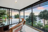 Jacuzzi Suite - Ocean Views & Beach Access Hotels in Kaiteriteri
