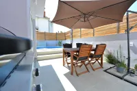2 Bedroom Apartment Sleeps 5 - Privat Pool - Villas