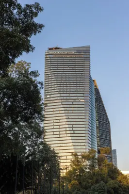The Ritz-Carlton, Mexico City Hoteles cerca de Walmart