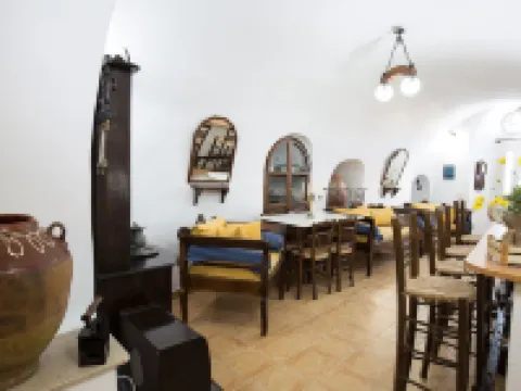 Mylopetres Hotels in Finikia