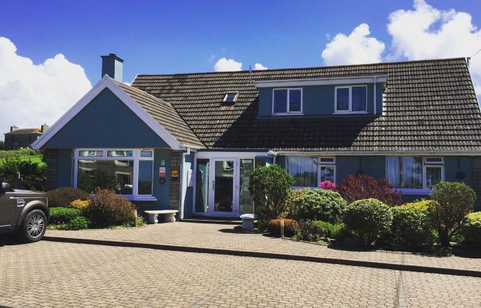 Ramsey House - Luxury Licensed B&B - Parking and Guest Lounge