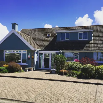 Ramsey House - Luxury Licensed B&B - Parking and Guest Lounge
