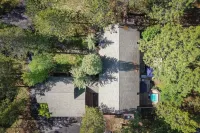 Skylight by AvantStay Elevated Mountain Home w Hot Tub, Billiards, Large Patio