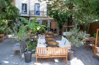 Auberge de Jeunesse HI Nice - Les Camélias Hôtels à : 