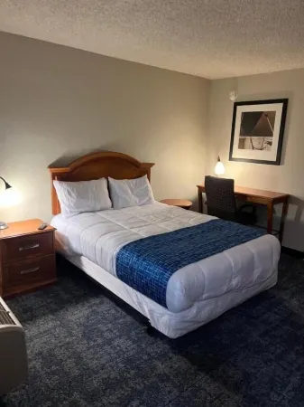 Travelodge by Wyndham Lincoln Northeast