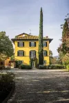 Villa Pacini - Just 1,8 km Outside Lucca Wall - Pool