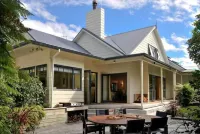 Olive Rabbit - Boutique Bed & Breakfast - parking