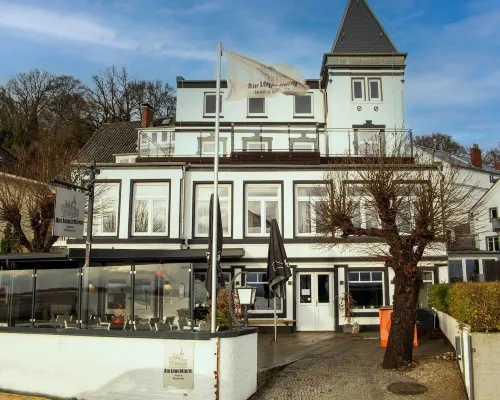 Homaris Strandhaus Blankenese Hotels near Cranz