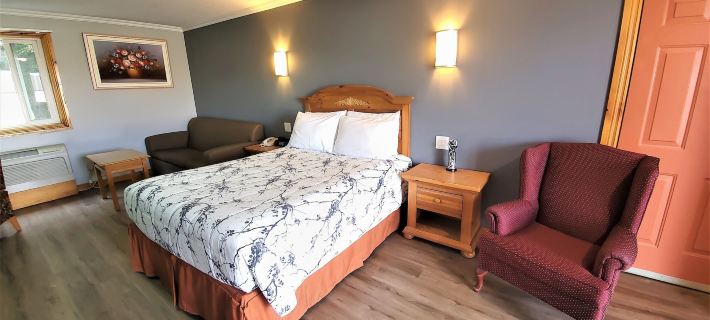 Knights Inn Colonial Fireside Inn Hotels in Renfrew County