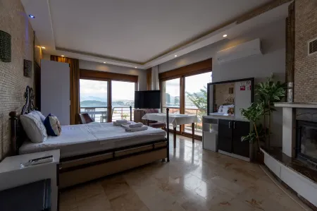 Stone House Foca Butik Otel Отели в г. Fatih Mahallesi