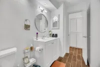 Home with pool, games and relaxation, in the middle of it all!