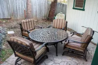 Twain Harte, Sugar Bear Cabin near snow parks and Dodge Ridge.Cozy Cabin