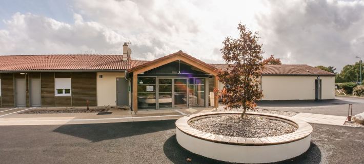 Logis hôtels le Saint Pierre Hotels in Deux-Sevres