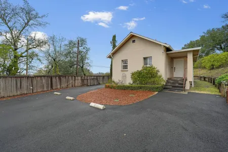 Vineyard Oasis: Luxury Home in the Heart of Sonoma. Отели рядом с Аэропорт Чарльз М. Шульц