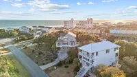Heverly House Retreat, walkable to the beach, fitness room, hot tub, arcade game