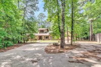 Lake Palestine Retreat – Dock, Fire Pit & Serene Views Hotels near First Baptist Church