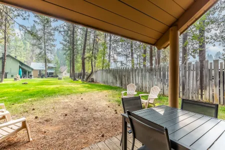 Charming Cabin with Community Pool and Cozy Fireplace - Inviting Escape