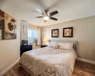 Stunning Lake View Retreat with Pool Side Patio Hotel a Garden